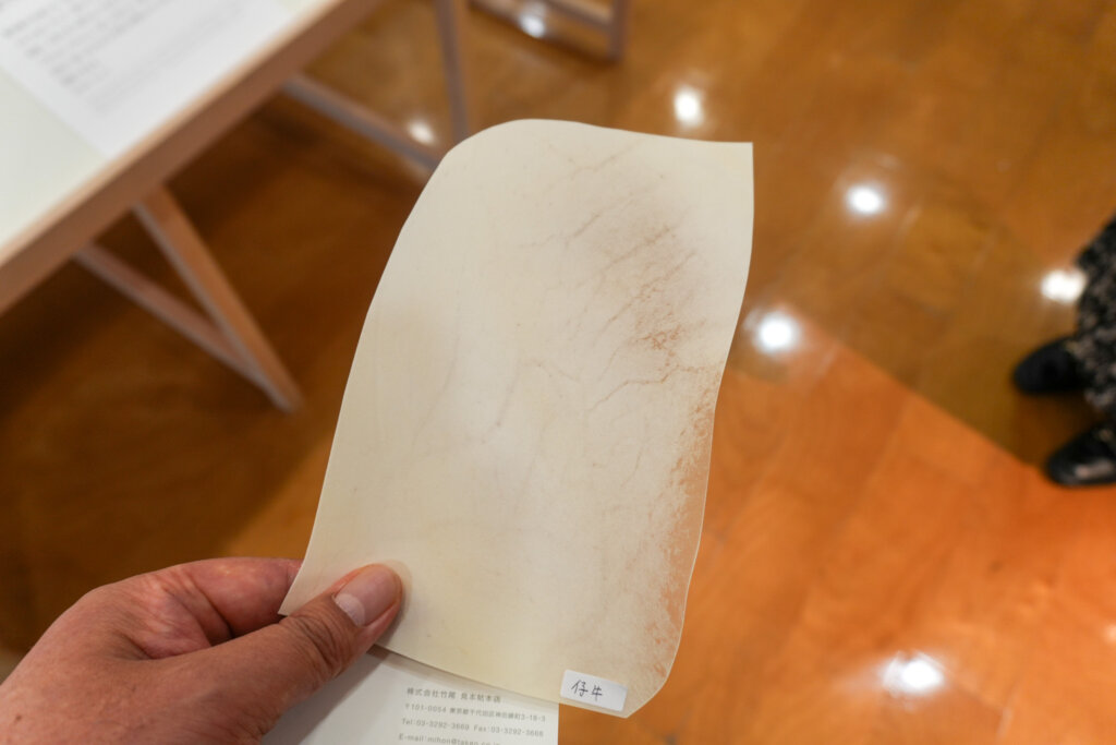竹尾 見本帖本店「Takeo Paper School」展示物”仔牛製の羊皮紙”
