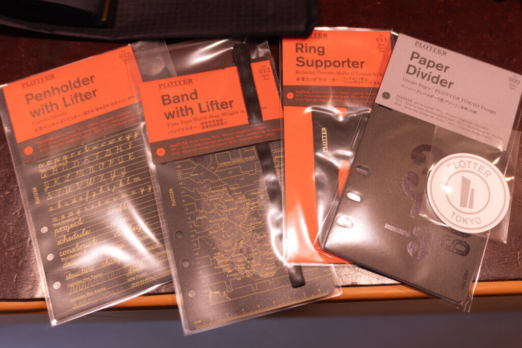 購入したPLOTTERアクセサリーリフィルの構成カット。